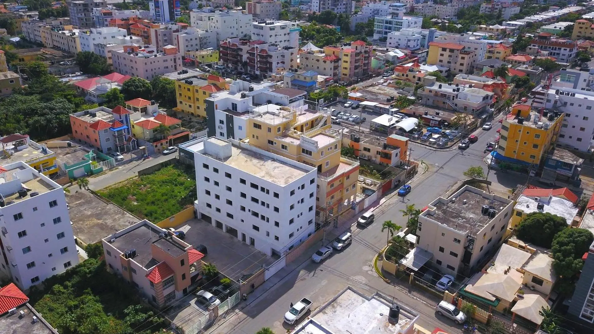 Tropical Island Apartahotel La Viva Guest house