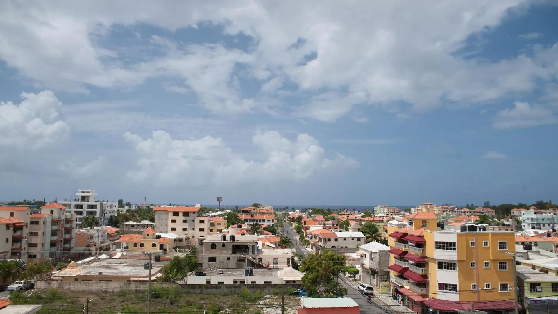 Tropical Island Apartahotel La Viva Guest house